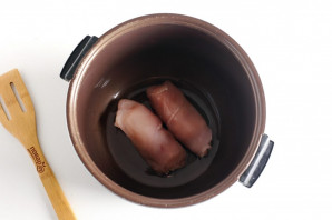 Куриные рулетики с сыром в мультиварке