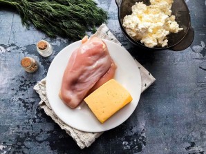 Куриные рулетики с творогом и зеленью в духовке Куриные рулетики с творогом и зеленью в духовке
