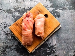 Куриные рулетики с творогом и зеленью в духовке Куриные рулетики с творогом и зеленью в духовке