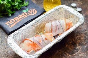 Куриные рулетики в беконе с черносливом Куриные рулетики в беконе с черносливом