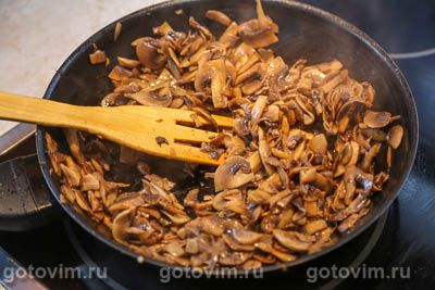 Машеровский салат с жареными грибами и курицей