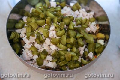 Машеровский салат с жареными грибами и курицей