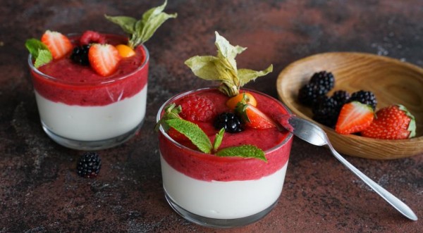 Мгновенный творожный крем с ягодами, пошаговый рецепт с фото