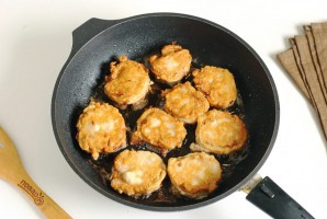 Мясной рулет в кляре