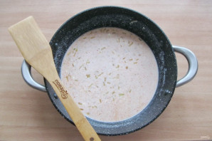 Мясные рулетики в сметанном соусе