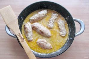 Мясные рулетики в сметанном соусе