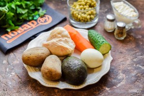 "Оливье" с курицей и авокадо "Оливье" с курицей и авокадо