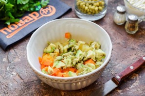 "Оливье" с курицей и авокадо "Оливье" с курицей и авокадо