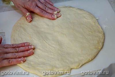 Осетинский пирог с курицей и рассольным сыром