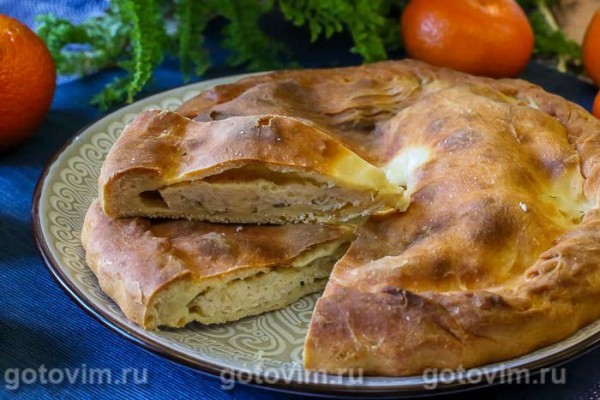 Осетинский пирог с курицей и рассольным сыром