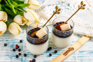 Панна-котта с черникой