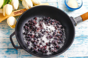 Панна-котта с черникой