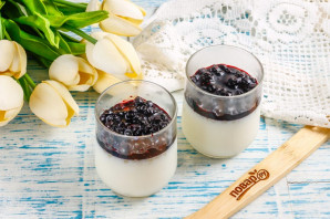 Панна-котта с черникой