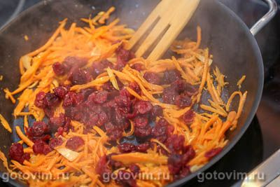 Рис с вяленой клюквой, приготовленный в сковороде Рис с вяленой клюквой, приготовленный в сковороде