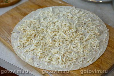 Рулет из лаваша со шпротами, сыром и яйцом Рулет из лаваша со шпротами, сыром и яйцом