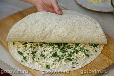 Рулет из лаваша со шпротами, сыром и яйцом Рулет из лаваша со шпротами, сыром и яйцом