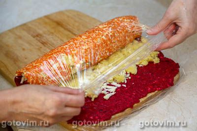 Рулет селедка под шубой (с желатином)