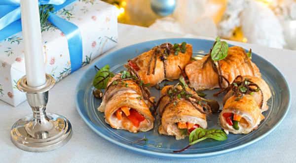 Рулетики из лосося с овощами, пошаговый рецепт с фото Рулетики из лосося с овощами, пошаговый рецепт с фото