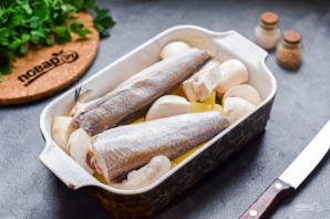 Рыба запеченная с грибами и картофелем