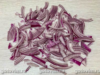 Салат из кролика с кукурузой, сыром и сухариками Салат из кролика с кукурузой, сыром и сухариками