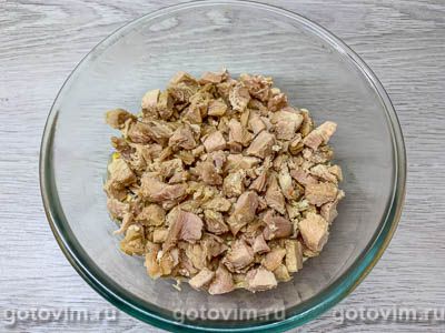 Салат из кролика с кукурузой, сыром и сухариками Салат из кролика с кукурузой, сыром и сухариками