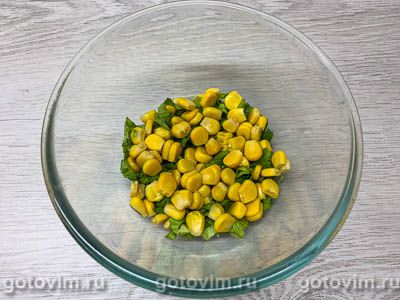 Салат из кролика с кукурузой, сыром и сухариками Салат из кролика с кукурузой, сыром и сухариками