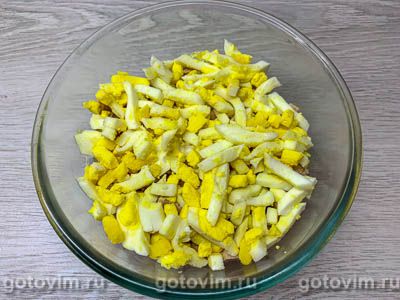 Салат из кролика с кукурузой, сыром и сухариками Салат из кролика с кукурузой, сыром и сухариками