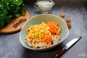 Салат из курицы и кукурузы