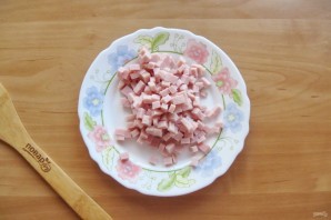 Салат из ветчины с сыром