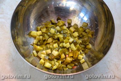 Салат Оливье с охотничьими колбасками