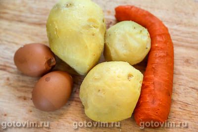 Салат Оливье с охотничьими колбасками