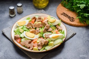 Салат с куриной печенью и авокадо Салат с куриной печенью и авокадо