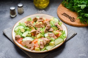 Салат с куриной печенью и авокадо Салат с куриной печенью и авокадо