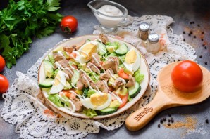 Салат с куриной печенью и авокадо Салат с куриной печенью и авокадо