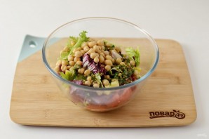 Салат с нутом
