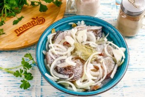 Щука маринованная в уксусе с луком