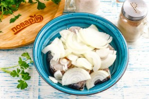 Щука маринованная в уксусе с луком