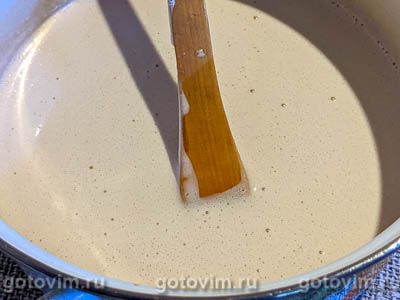 Шоколадный торт на пиве с фундуком, сливочным кремом и апельсиновым курдом