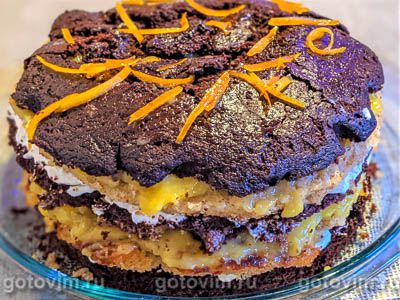 Шоколадный торт на пиве с фундуком, сливочным кремом и апельсиновым курдом