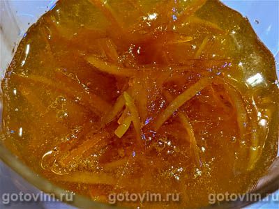 Шоколадный торт на пиве с фундуком, сливочным кремом и апельсиновым курдом