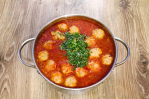 Сибирский борщ с фрикадельками и фасолью