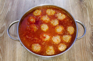 Сибирский борщ с фрикадельками и фасолью