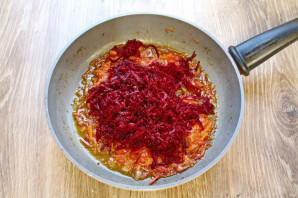 Сибирский борщ с фрикадельками и фасолью