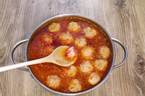 Сибирский борщ с фрикадельками и фасолью