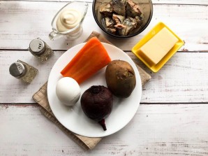 Слоеный салат с сардинами Слоеный салат с сардинами