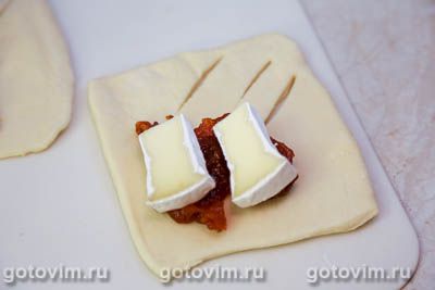 Слойки с абрикосовым джемом и сыром бри Слойки с абрикосовым джемом и сыром бри