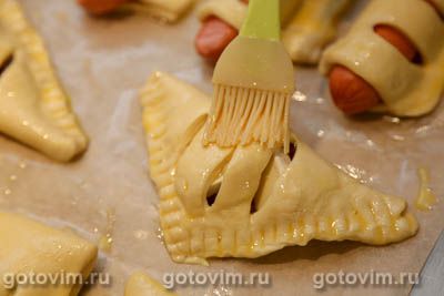 Слойки с абрикосовым джемом и сыром бри Слойки с абрикосовым джемом и сыром бри