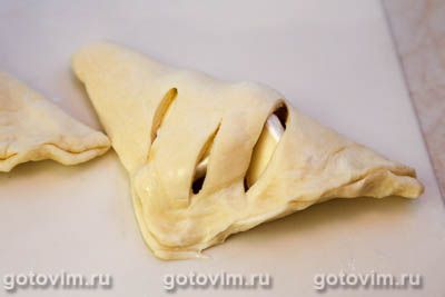 Слойки с абрикосовым джемом и сыром бри Слойки с абрикосовым джемом и сыром бри