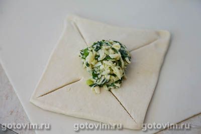 Слойки с адыгейским сыром и зеленью Слойки с адыгейским сыром и зеленью