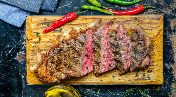 Стейк Стриплойн на углях, пошаговый рецепт с фото Стейк Стриплойн на углях, пошаговый рецепт с фото